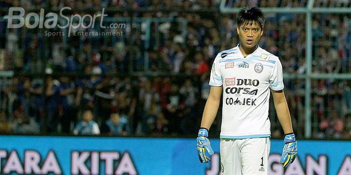 Ekspresi kiper Arema FC, Kurnia Meiga, saat tampil melawan Persib Bandung dalam laga pekan ke-19 Lig