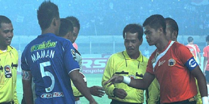  Maman Abdulrahman saat menjadi kapten Persib Bandung. 