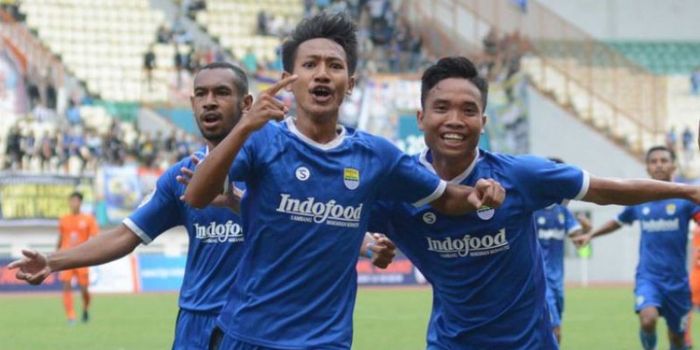 Beckham Putra Nugraha (tengah) saat membela Persib Bandung U-19 di Liga 1 U-19.