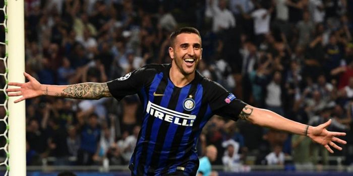 Matias Vecino merayakan golnya untuk Inter Milan ke gawang Tottenham Hotspur dalam partai Liga Champ