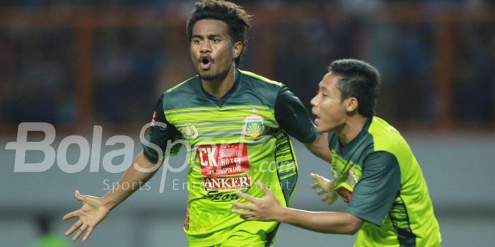  Pemain Bhayangkara FC, Ilham Udin dan Evan Dimas, saat berlaga di Liga 1 2017. 