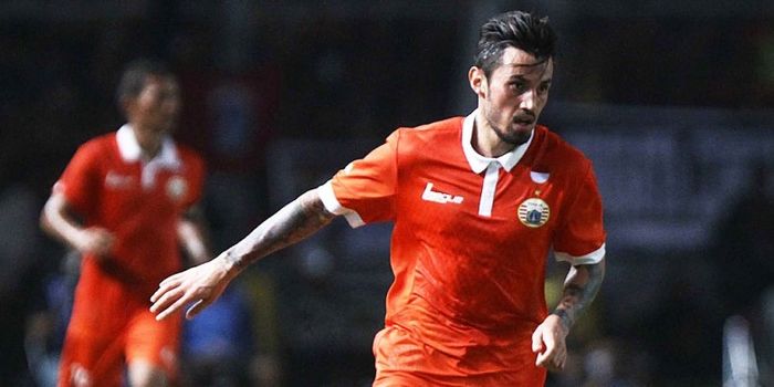 Aksi gelandang Persija Jakarta, Stefano Lilipaly, saat melawan Gamba Osaka dalam pertandingan persah