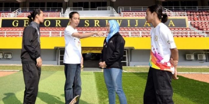 Presiden RI Jokowi ketika meninjau venue skateboard untuk Asian Games 2018 di Jakabaring Sports Cent