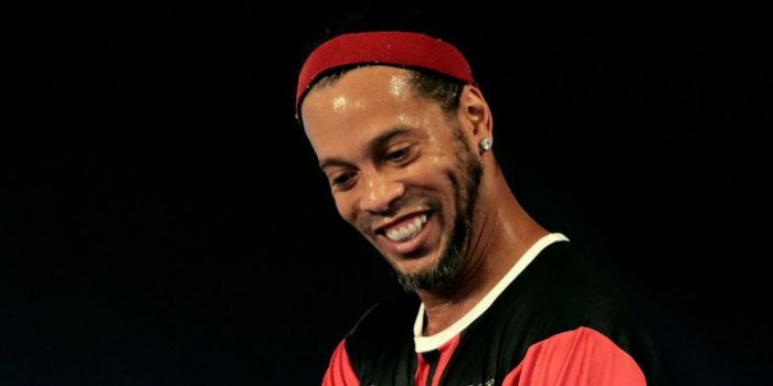   Legenda timnas Brasil, Ronaldinho, saat membela tim futsal Delhi Dragons dalam ajang Premier Futsa