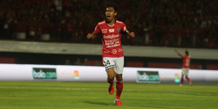 Pemain Bali United, Fadil Sausu, merayakan gol ke gawang Madura United pada laga Liga 1 2018 di Stad