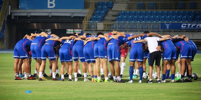  Para pemain timnas Taiwan sebelum memulai laga kontra timnas Malaysia pada FIFA matchday di Stadion