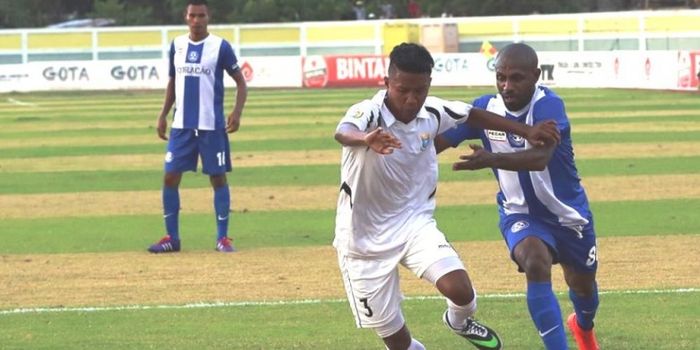 Boaz Solossa melakoni debut bersama Carsae FC  melawan atas D.I.T FC di Stadion Municipal Dili, Juma