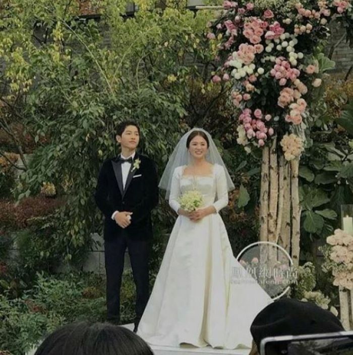 Song Hye Kyo pernah tampil dengan busana pengantin lain sebelum menikah dengan SOng Joong Ki