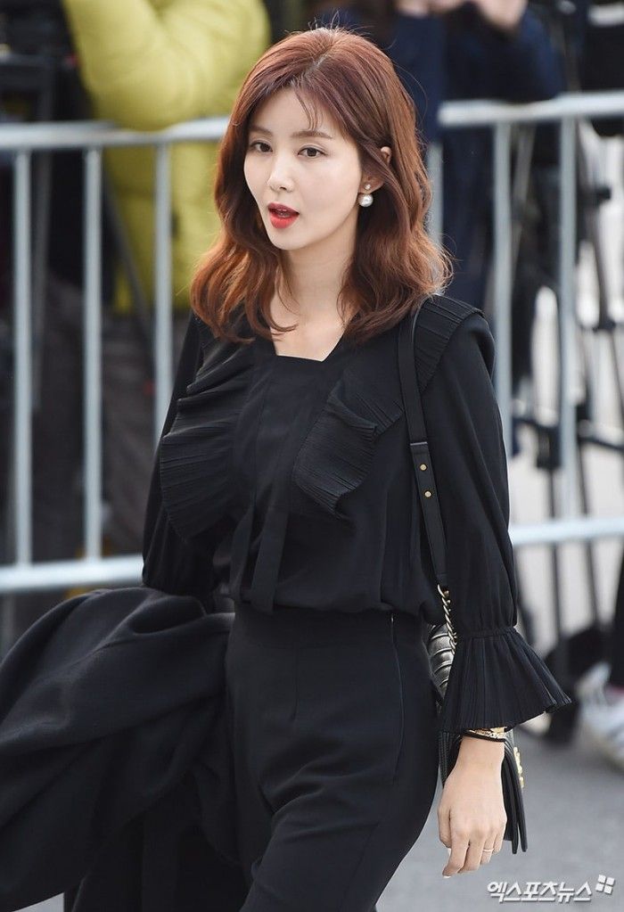 Zhang Ziyi hadir dan berfoto bersama pengantin Song Hye Kyo dan Song Joong Ki, (31/10.2017).