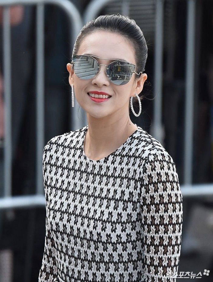 Zhang Ziyi hadir dan berfoto bersama pengantin Song Hye Kyo dan Song Joong Ki, (31/10.2017).