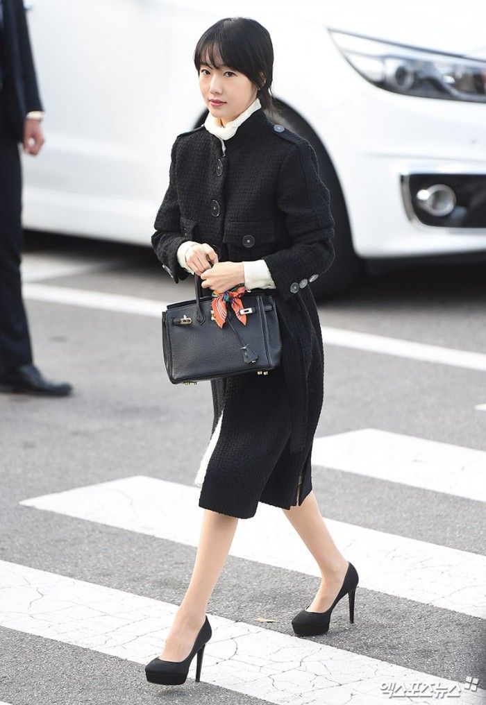 Zhang Ziyi hadir dan berfoto bersama pengantin Song Hye Kyo dan Song Joong Ki, (31/10.2017).