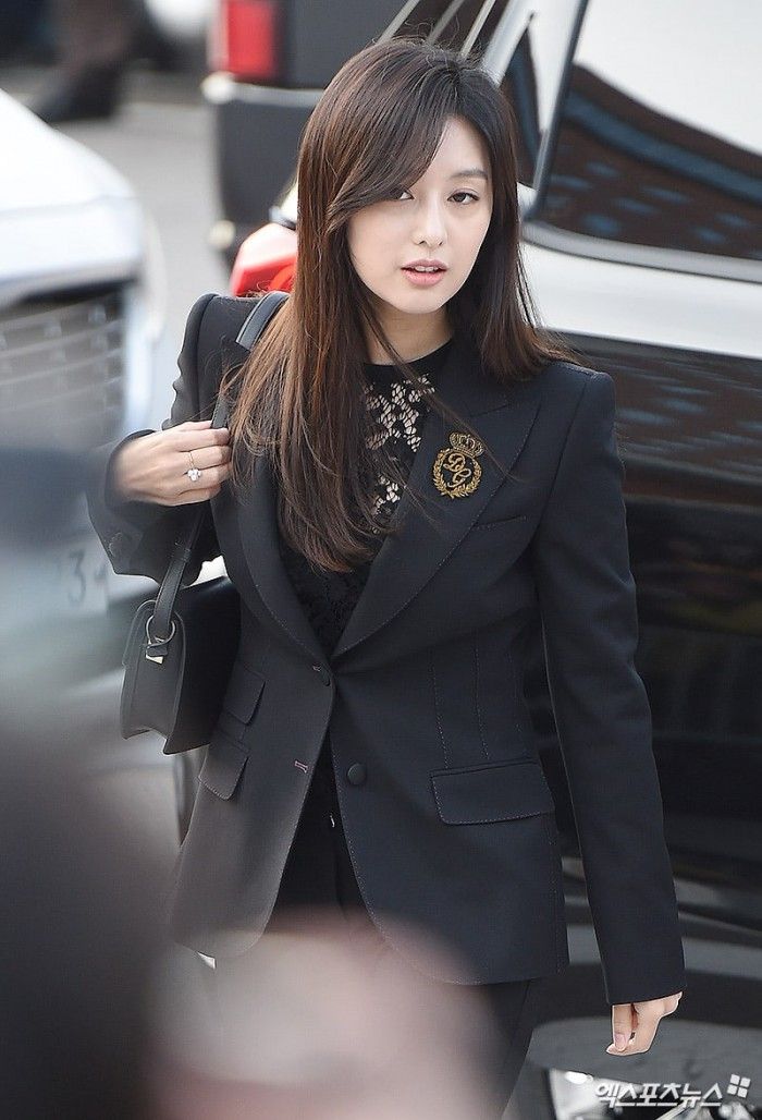 Zhang Ziyi hadir dan berfoto bersama pengantin Song Hye Kyo dan Song Joong Ki, (31/10.2017).