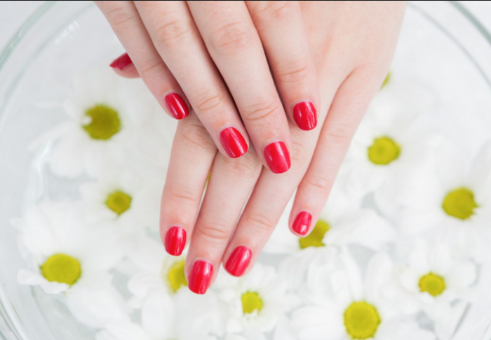 Terjawab sudah, ini perbedaan base coat dan top coat untuk mempercantik nail art. 