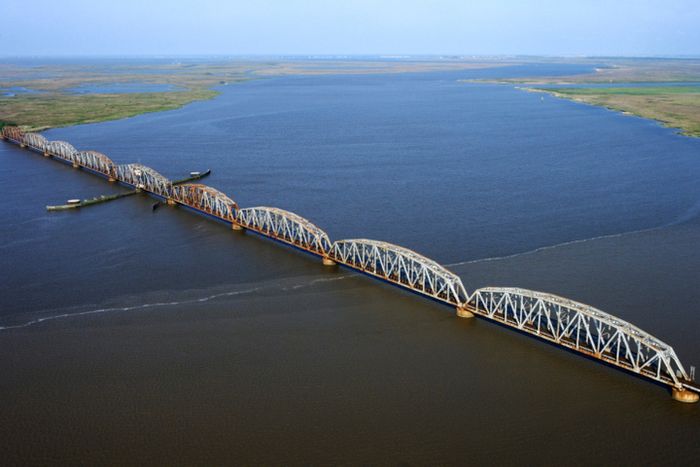 Lanskap ternama jembatan di Sungai Mississippi, Rigolets, Louisiana, Amerika Serikat.