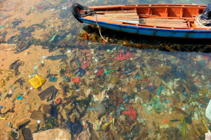Sampah di laut