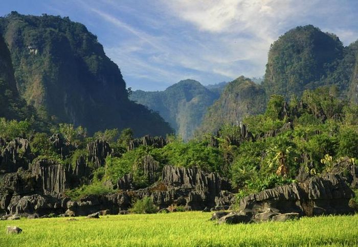 Hutan karst di Desa Ramang-Ramang, Kabupaten Maros, Sulawesi Selatan, menyimpan peninggalan purbakala yang harus dilestarikan. Situs Maros-Pangkep dinobatkan sebagai Geopark oleh Unesco pada 2023.