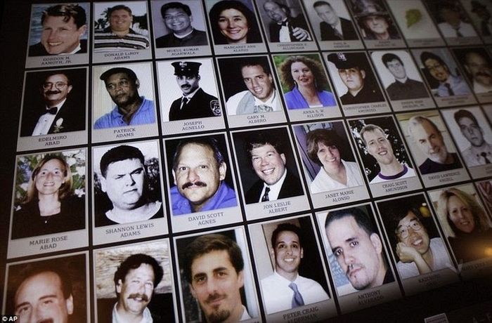 Foto korban serangan 9 September 2001 yang dipajang di Museum 9/11, New York.