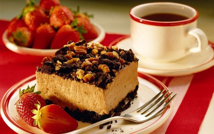 Makanan manis menstimulasi otak kita untuk mencari dan memakan makanan lain.