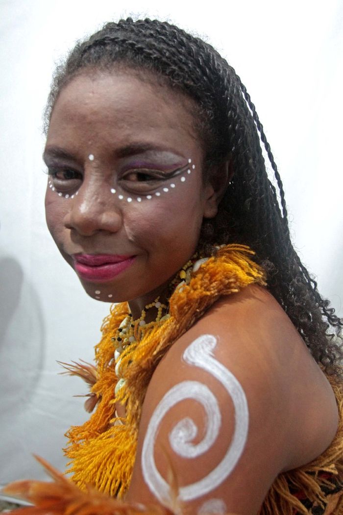 Seorang penari perempuan asal Manokwari, Papua Barat, dalam Festival Budaya Melanesia yang digelar di Kupang,