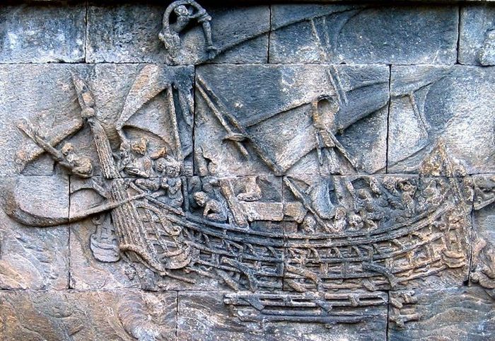 Gambaran kapal pada relief Borobudur, candi megah di Jawa Tengah.