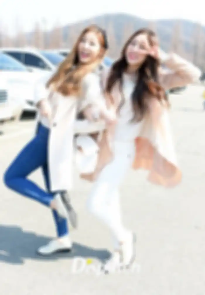 Jisoo dan Yein Lovelyz 