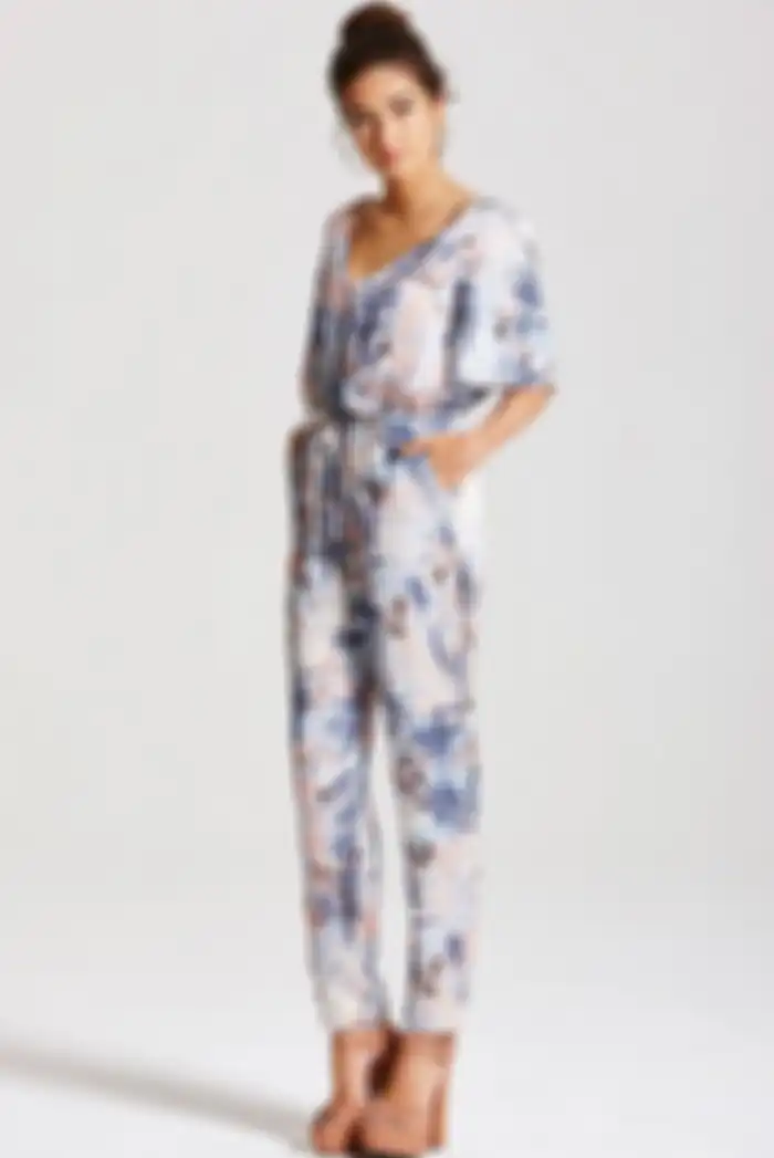 Model jumpsuit untuk zodiak Gemini