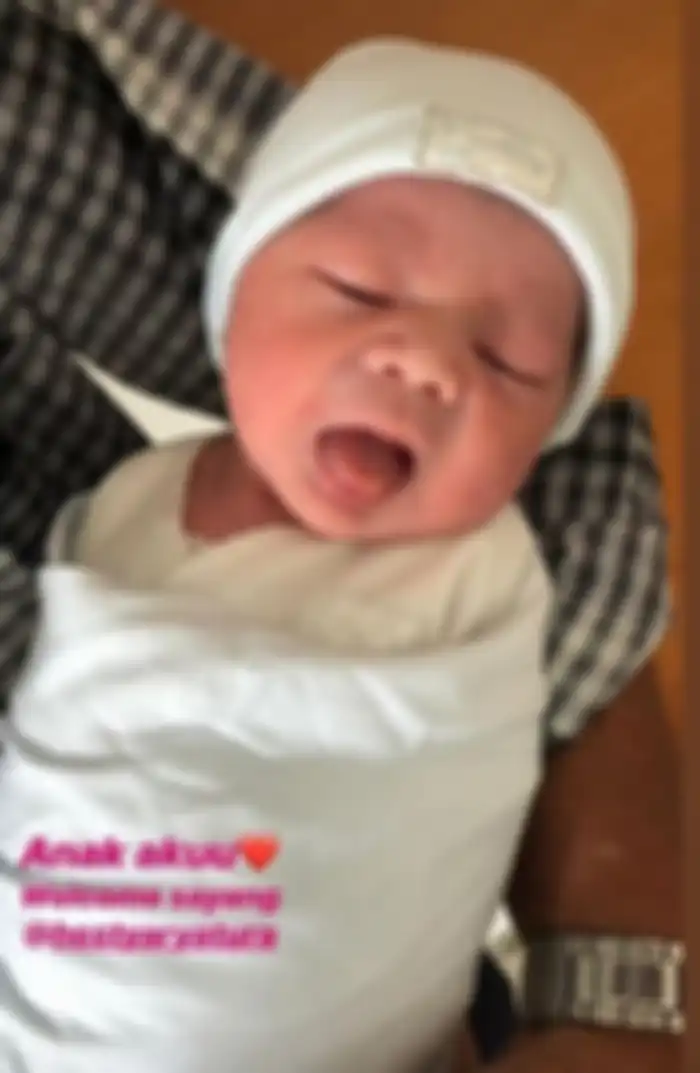 Pada Maret 2019, Hesty melahirkan seorang bayi laki-laki
