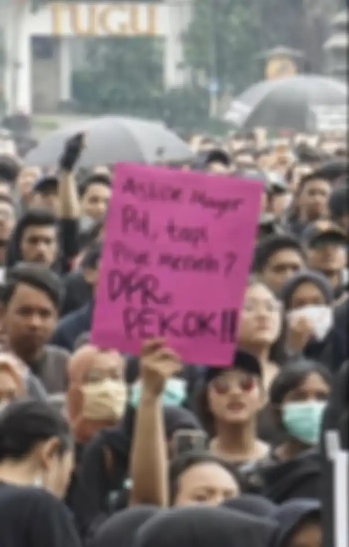 Poster lucu demo mahasiswa