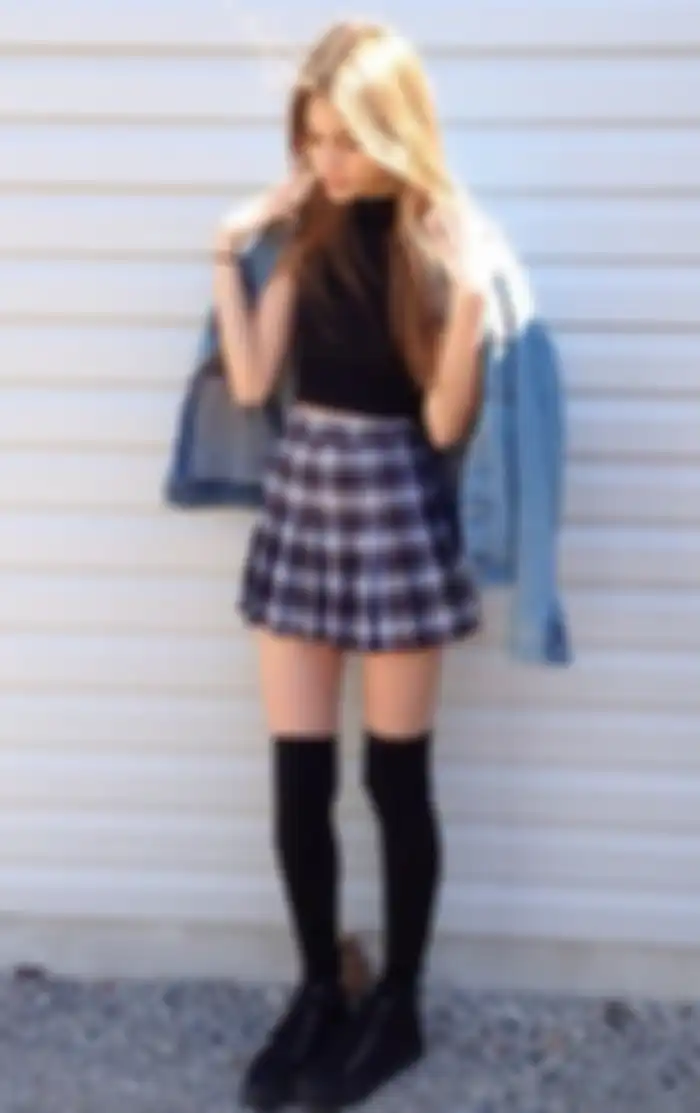 Tampil stylish dengan rok motif plaid