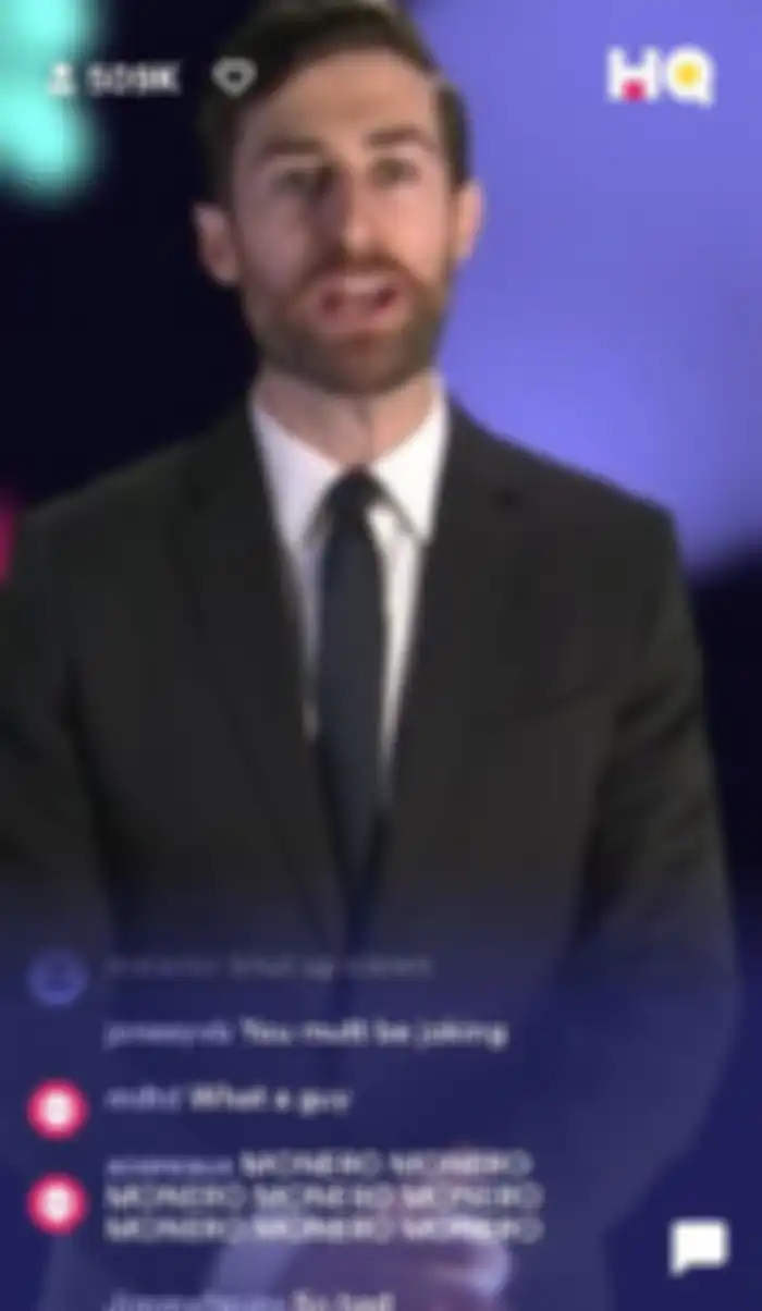 Scott Rogowsky adalah pemandu acara kuis di HQ