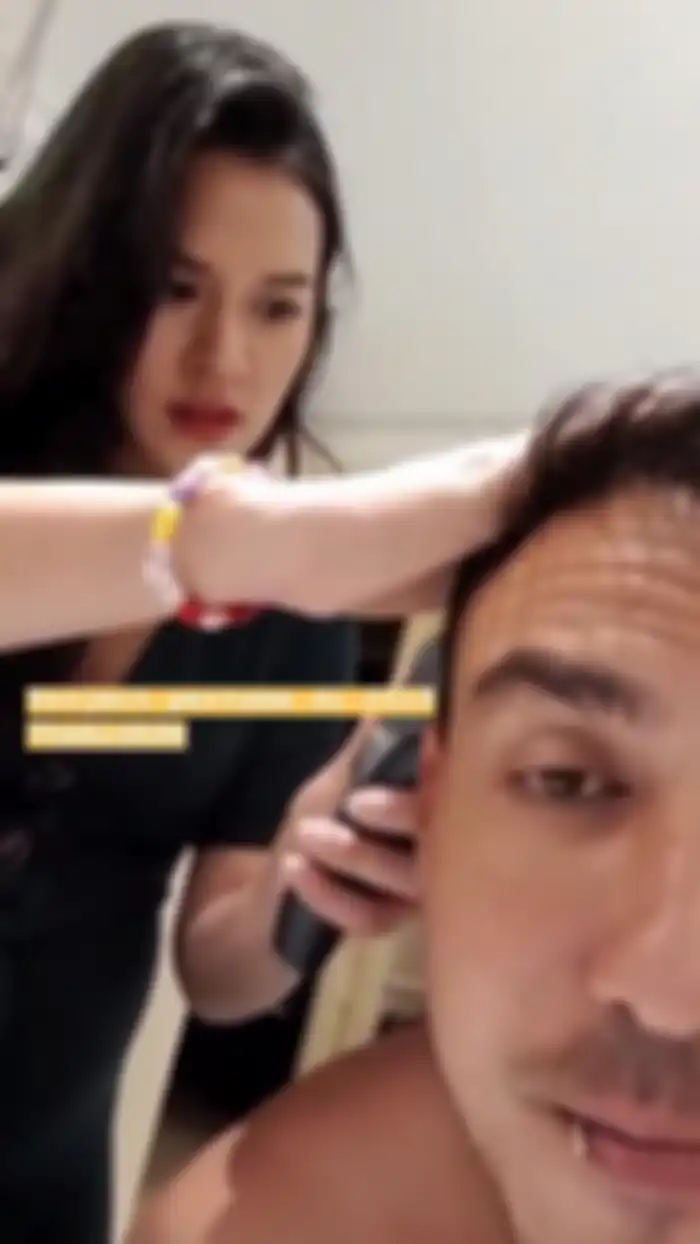 Raisa mencukur rambut Hamish Daud