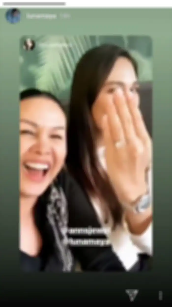 Luna Maya Pamer Cincin Berlian di Instastory