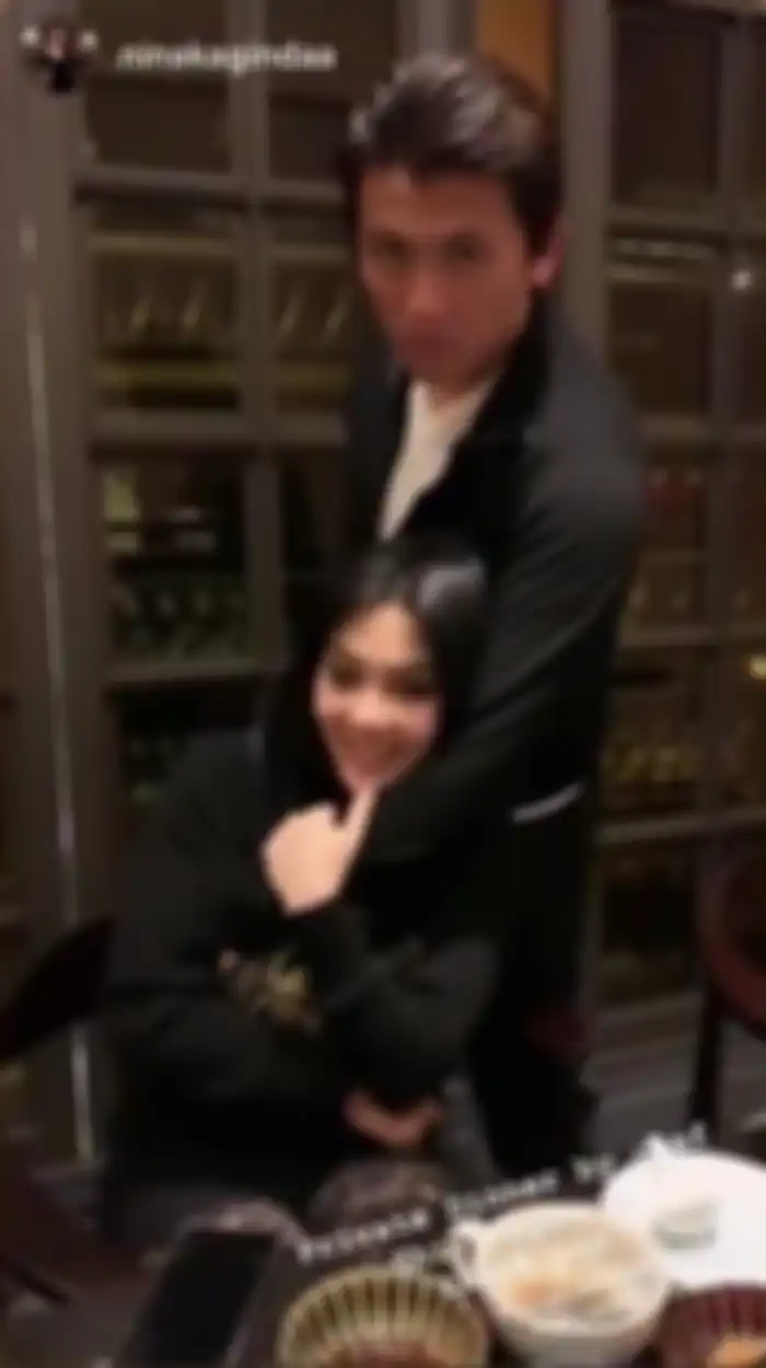 Syahrini dan Reino Barack mesra saat private dinner