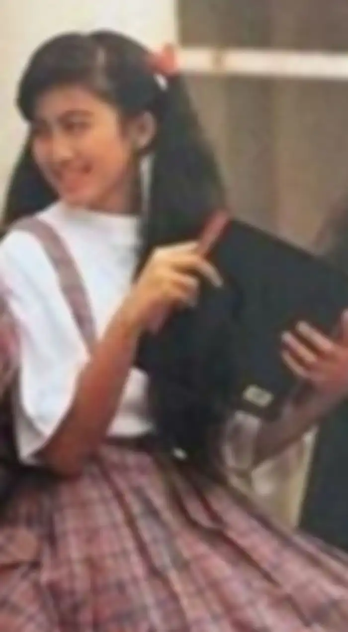 Desy Ratnasari ketika muda