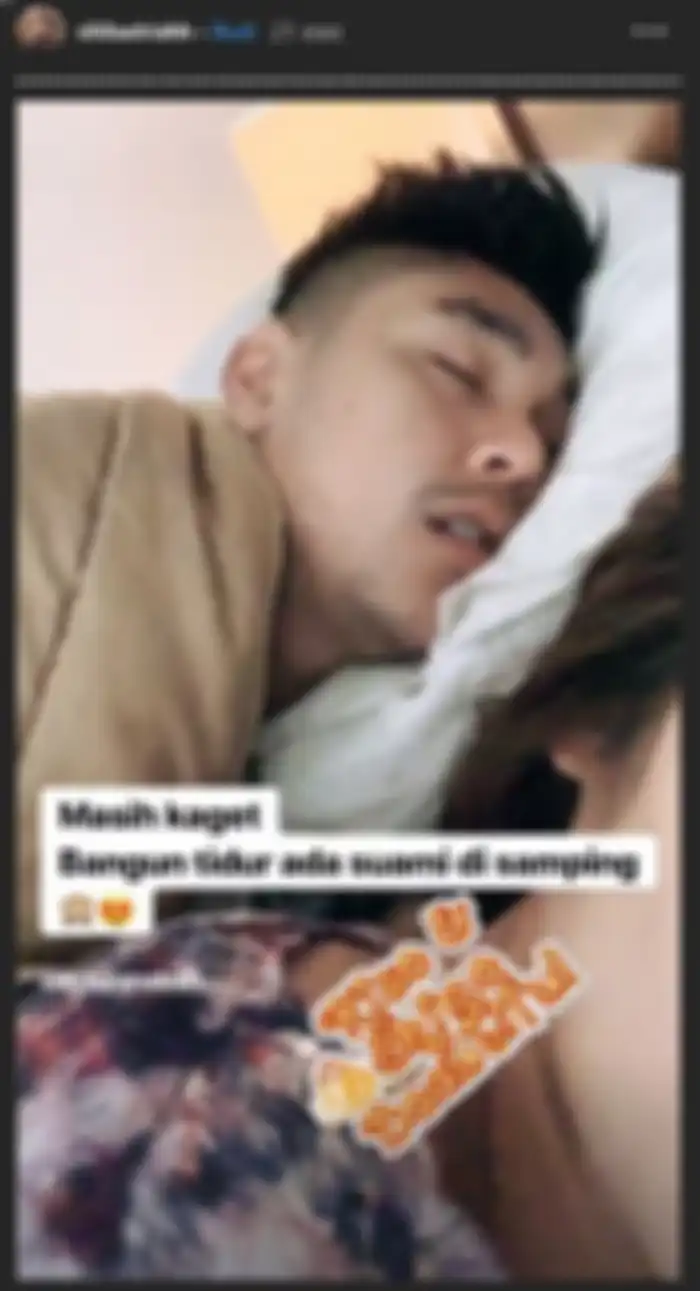 Siti Badriah kaget ada sang suami tidur di sampingnya