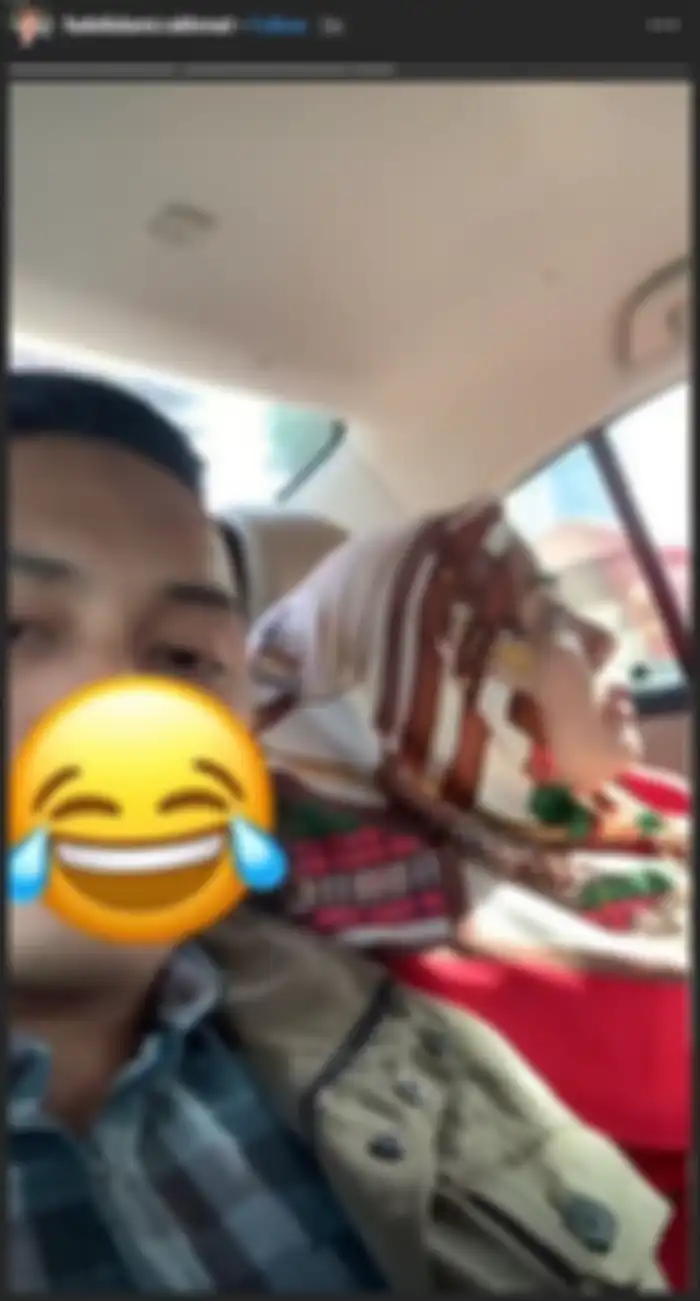 Fadel merekam suara Muzdalifah saat menyanyi di dalam mobil