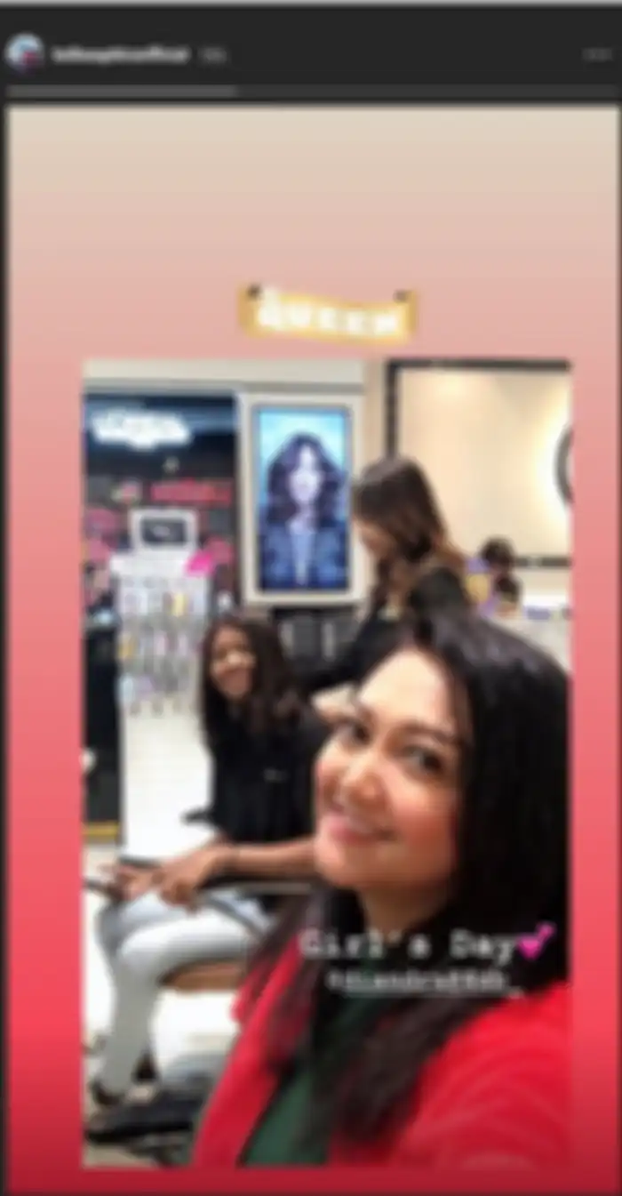 Bella Saphira ke salon bareng putri sambungnya