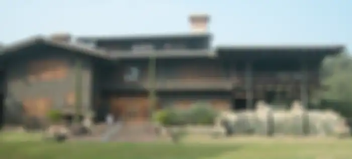 Rumah David B. Gamble, Pasadena, didesain oleh Arsitek Greene bersaudara: Charles Sumner Greene dan Henry Mather Greene, tahun 1908. Rumah ini menjadi penanda kebangkitan arsitektur modern Amerika dengan gaya Arts and Crafts.