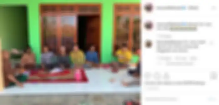 Halaman depan rumah milik Merry Ahmad yang luas