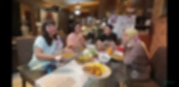 Ruang makan di rumah Hengky Kurniawan