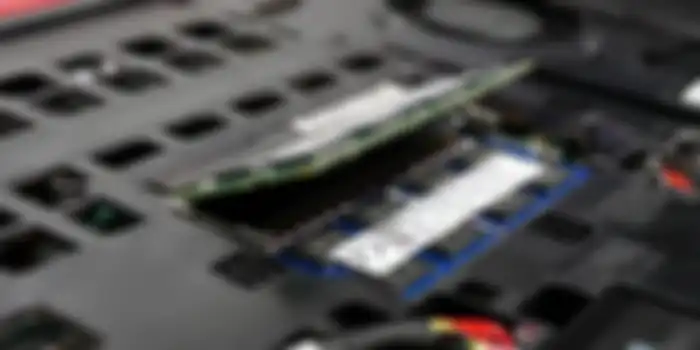 RAM pada laptop bisa ditambahkan di kemudian hari dengan mudah.