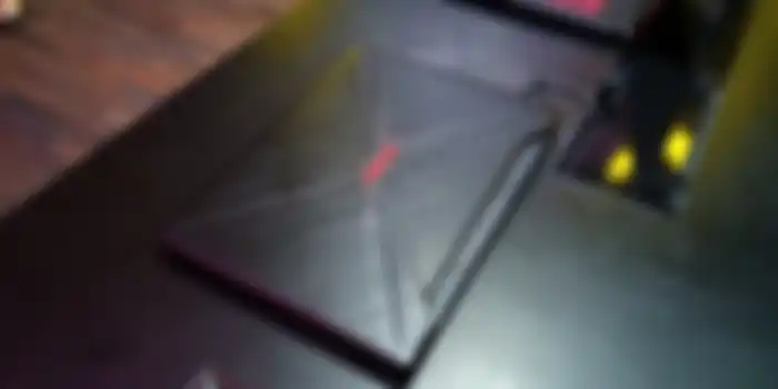 Badan dari TUF Gaming FX505 dibuat tangguh, dengan spesifikasi militer.
