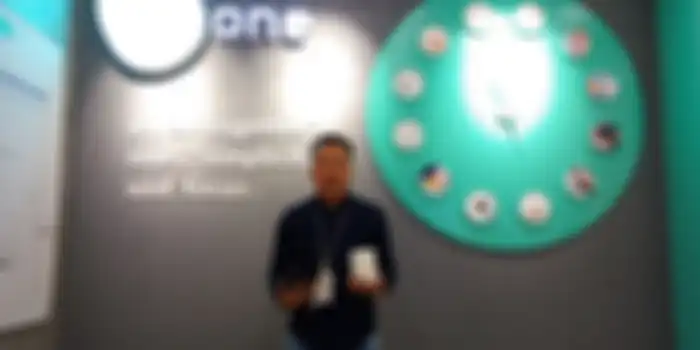 Evan Annganatika selaku Marketing manager INONE menjelaskan beragam produk menarik yang bisa  ditemui di toko ini.