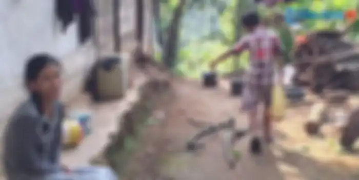 Kisah satu keluarga di Pekalongan yang tinggal di hutan.