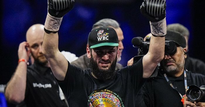 SEJARAH HARI INI - Slebor di 8 Ronde Pertama, Artur Beterbiev Hajar KO Lawan setelah Dimarahi Pelatih