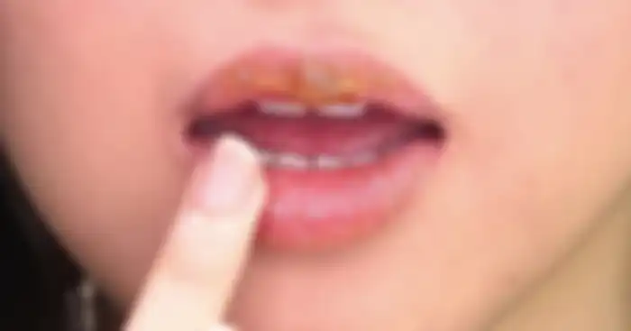scrub bibir