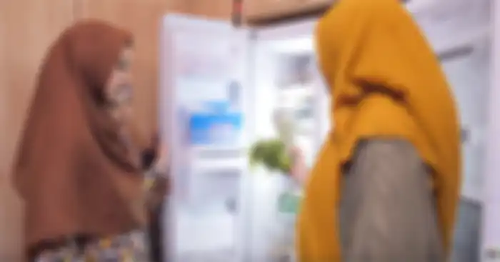 Zaskia dan Shireen menemukan sayur di freezer Gigi
