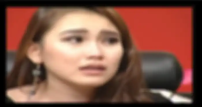 Ayu Ting Ting menangis mengenang jasa teman-temannya