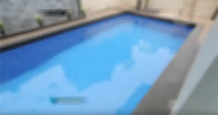 Kolam Renang di Rumah Billy Syahputra