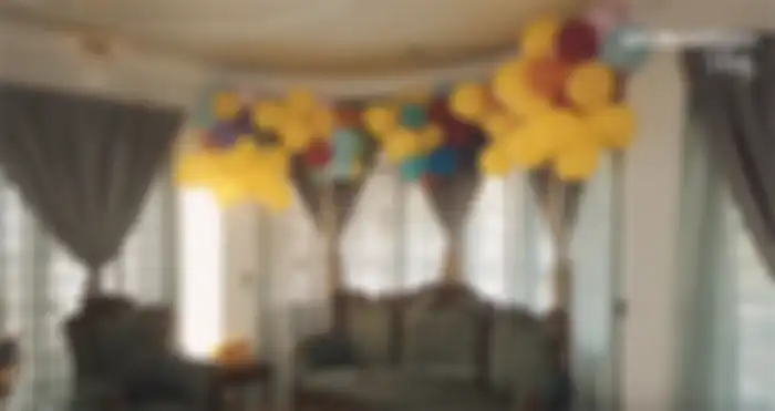 Ibunda Siti Nurhaliza menghias ruang tengah dengan balon-balon